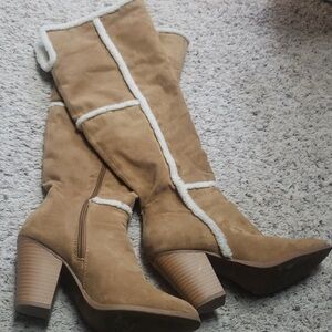 Shoedazzle knee high heeled boots size 8.5